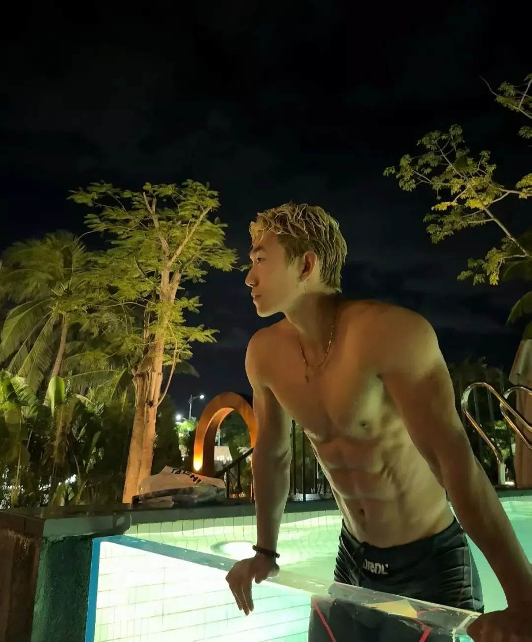 图片[14]-广州体院肌肉体育生火了？不仅下海，还同时和多名学弟暧昧不清....-小蓝短视频