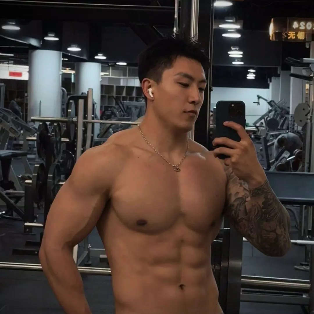 图片[2]-这组肌肉帅哥头像，包上头的 | 帅哥真人照片 | 男生头像-小蓝短视频