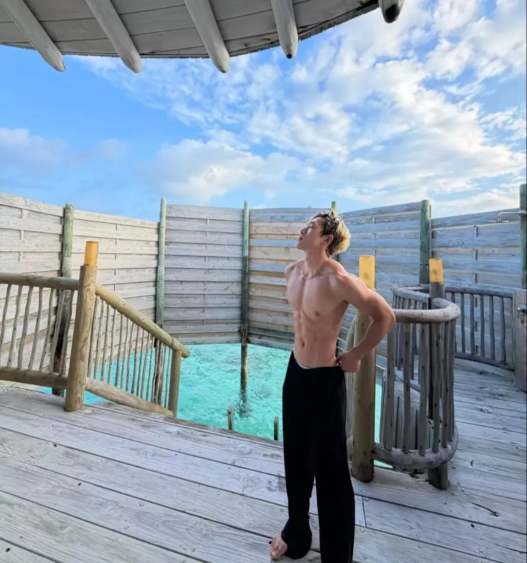 图片[10]-广州体院肌肉体育生火了？不仅下海，还同时和多名学弟暧昧不清....-小蓝短视频