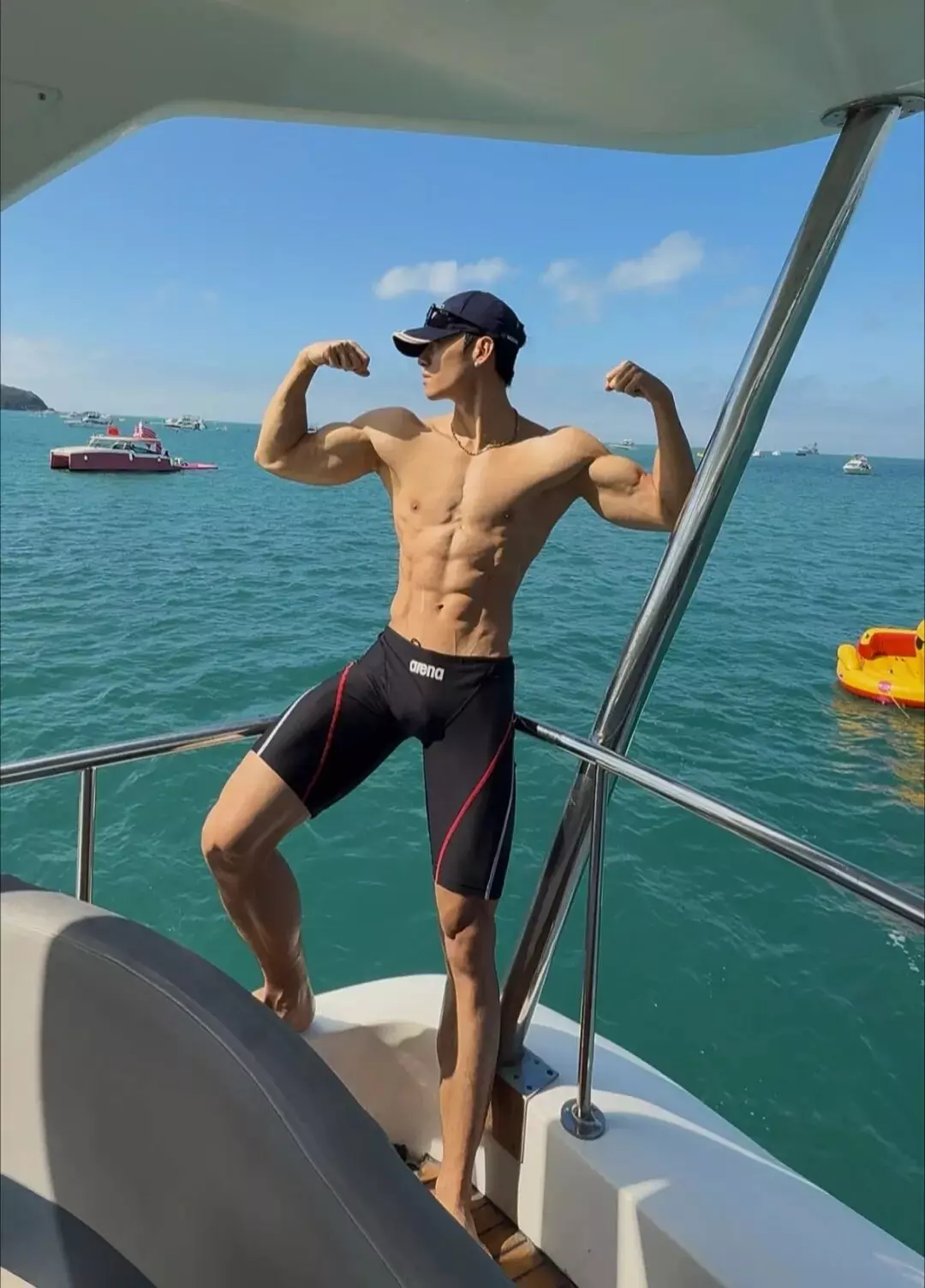 图片[2]-广州体院肌肉体育生火了？不仅下海，还同时和多名学弟暧昧不清....-小蓝短视频