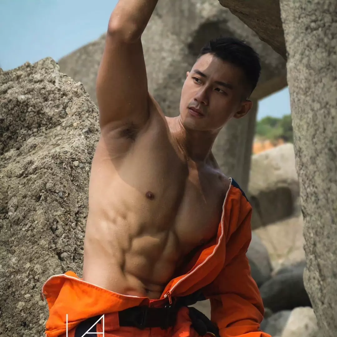 图片[9]-这组肌肉帅哥头像，包上头的 | 帅哥真人照片 | 男生头像-小蓝短视频