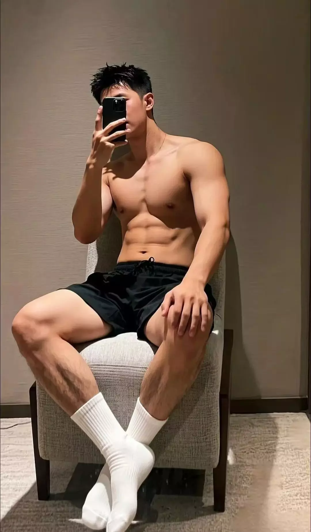 图片[4]-湖北研二白袜体育生火爆校园？网友：这个白袜大长腿也太诱人了吧....-小蓝短视频