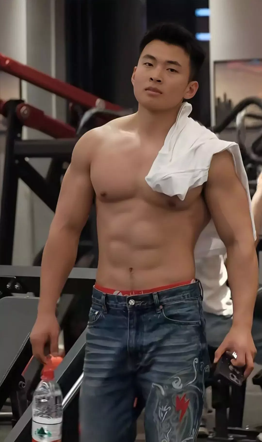 图片[4]-春暖花开，动起来浪起来，把体育生大肌肉练起来-潮男潮北-潮男潮北