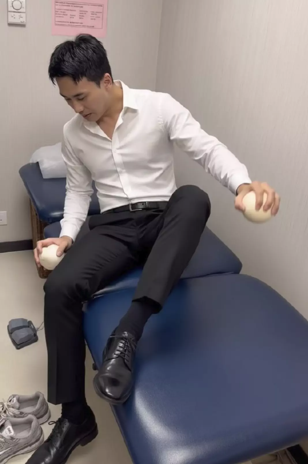 图片[3]-陪穿正装的同事去做体检，我在旁边被他吸引了！-潮男潮北-潮男潮北