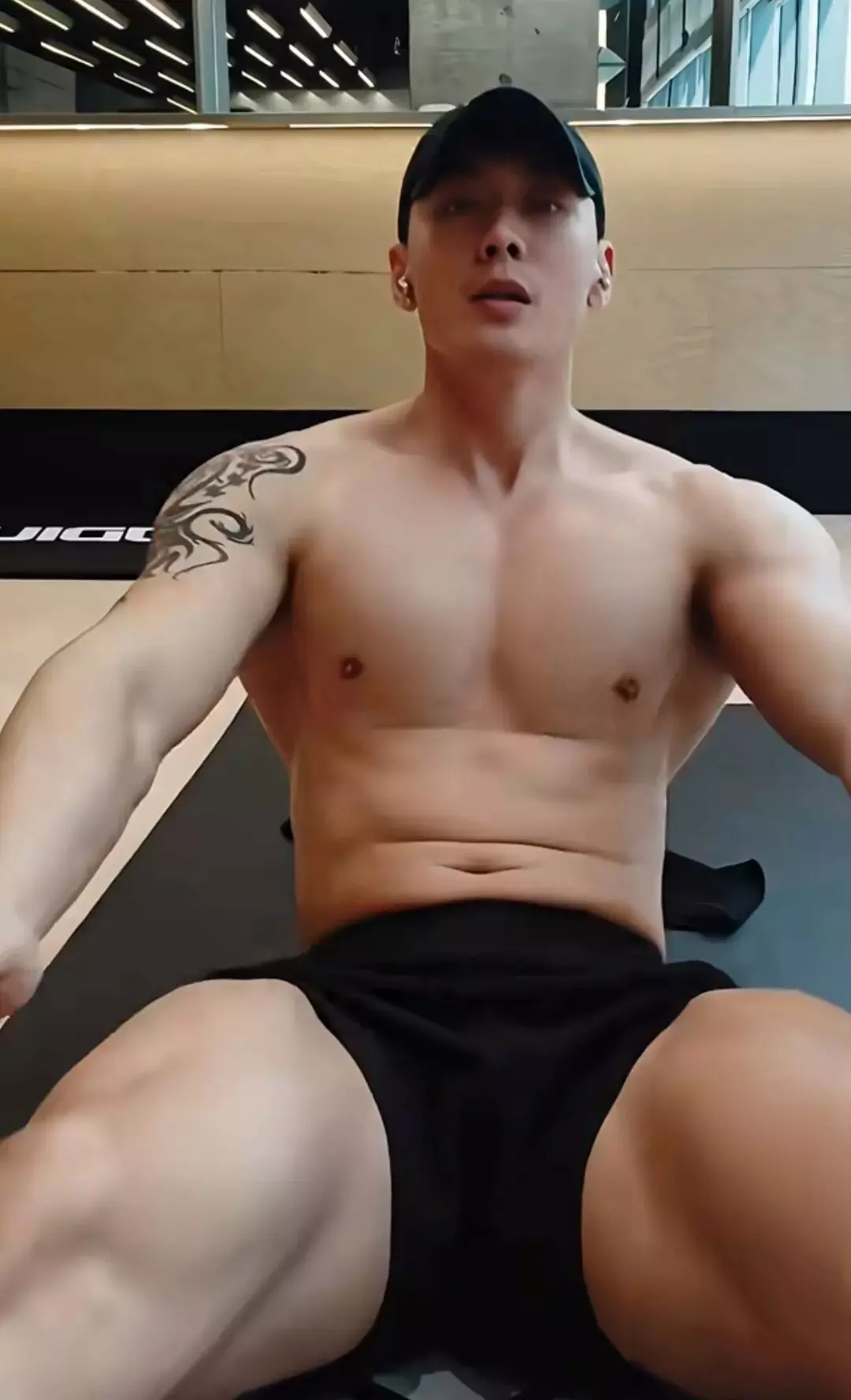 图片[8]-体育柔道摔跤体育生大男人，器大体壮百般动作柔韧有余-小蓝短视频