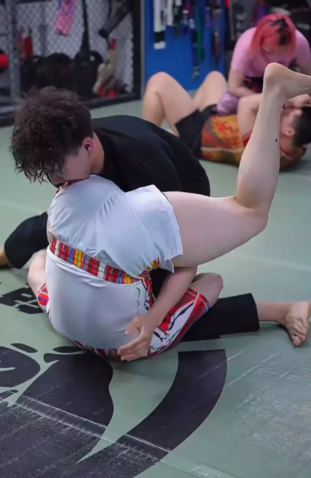 图片[19]-体育柔道摔跤体育生大男人，器大体壮百般动作柔韧有余-小蓝短视频