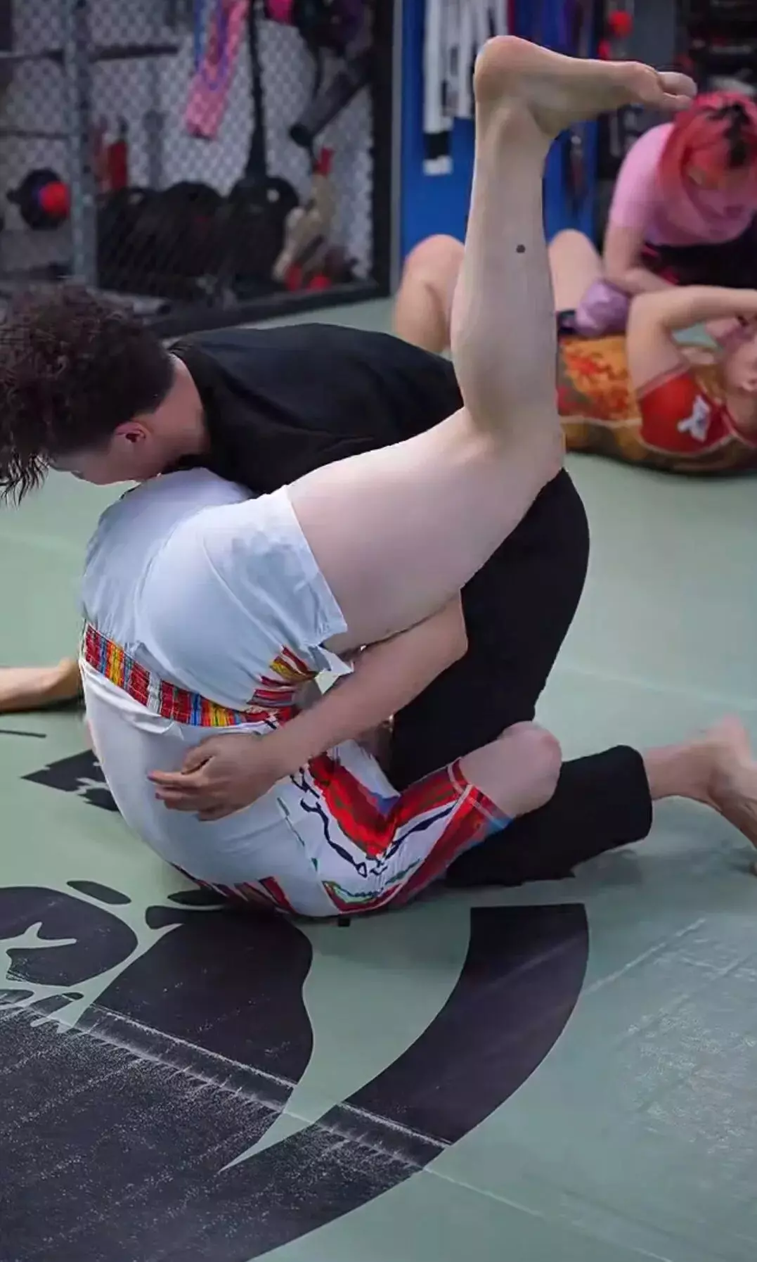 图片[20]-体育柔道摔跤体育生大男人，器大体壮百般动作柔韧有余-小蓝短视频