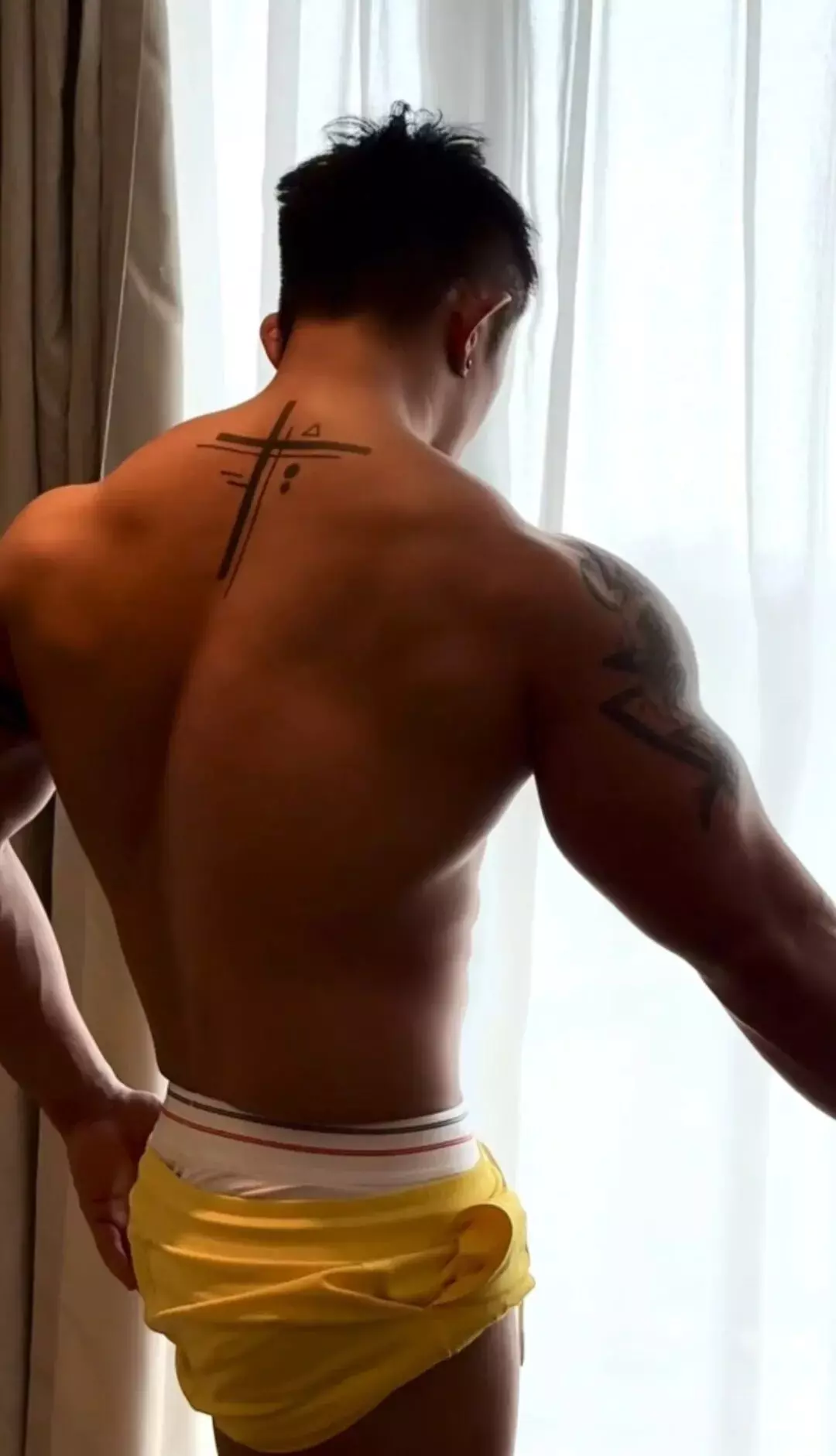 图片[16]-体育柔道摔跤体育生大男人，器大体壮百般动作柔韧有余-小蓝短视频