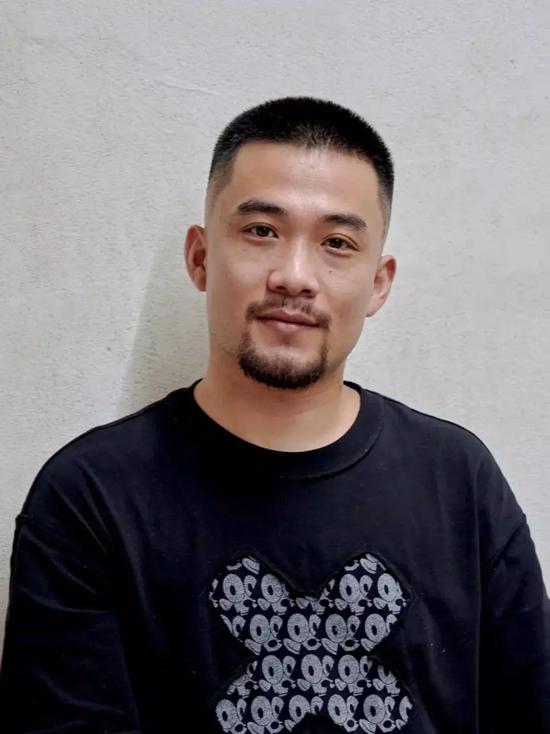 图片[2]-30多岁的男士别留“幼稚”发型，这3款短发轻熟帅气，值得尝试！-潮男潮北-潮男潮北