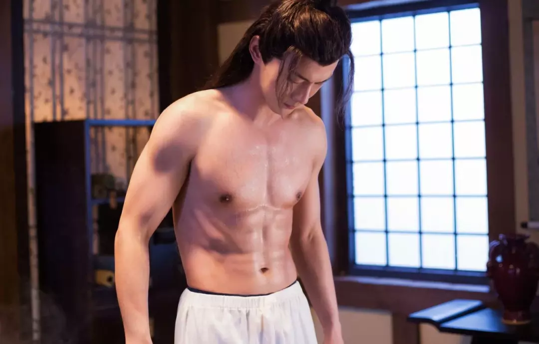 图片[4]-六年无戏可拍的他，退圈后疯狂“擦边”？-小蓝短视频