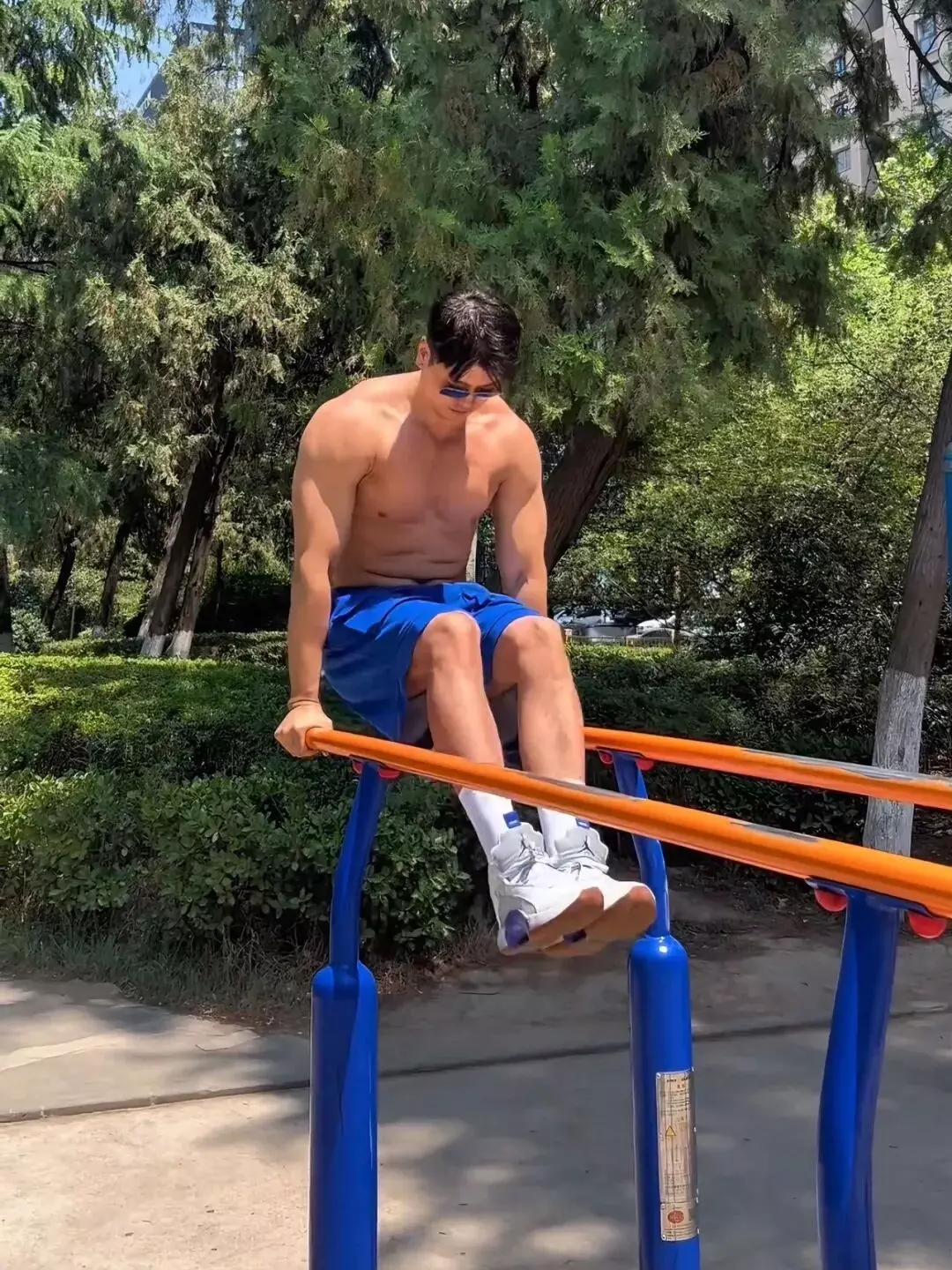 图片[22]-42岁爸爸带体育生儿子泡温泉，这画面……-潮男潮北-潮男潮北