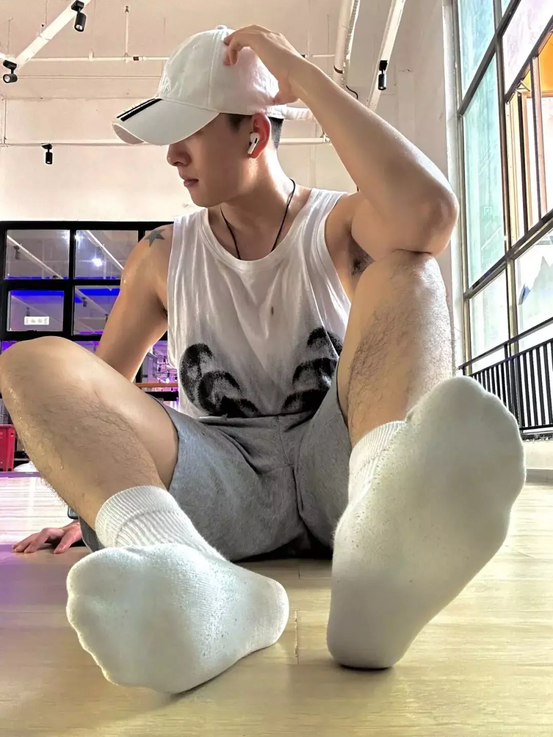 图片[12]-六年无戏可拍的他，退圈后疯狂“擦边”？-小蓝短视频