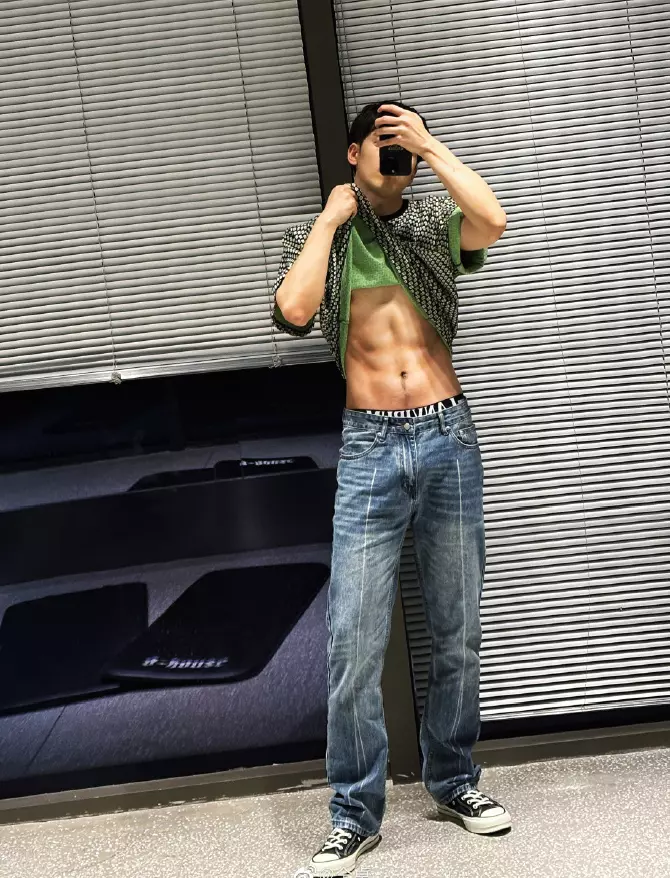 图片[4]-四年前“塌房”男艺人仝卓：转型当网红直播被质疑擦边？-小蓝短视频