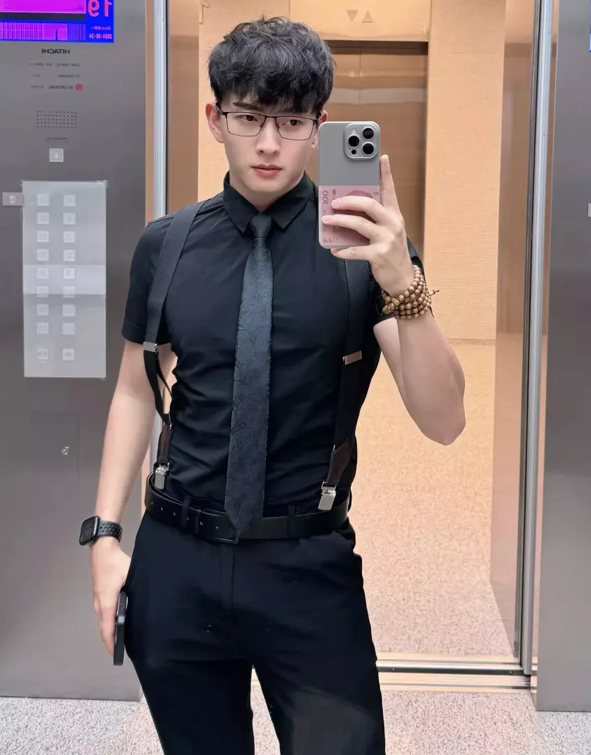 图片[11]-六年无戏可拍的他，退圈后疯狂“擦边”？-小蓝短视频