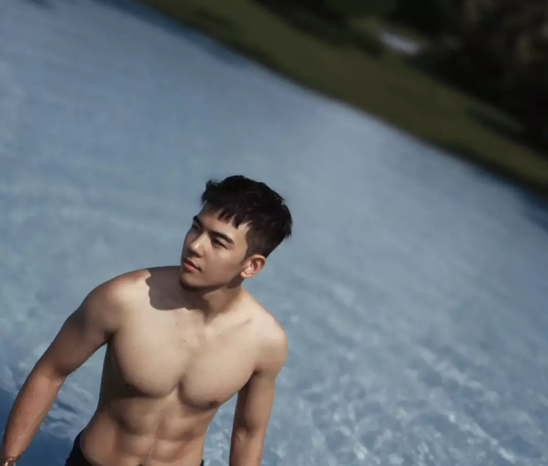 图片[14]-四年前“塌房”男艺人仝卓：转型当网红直播被质疑擦边？-小蓝短视频