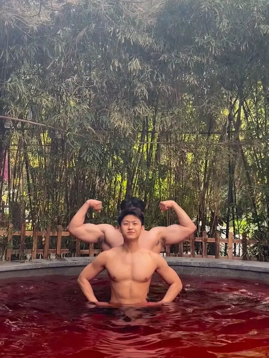 图片[8]-42岁爸爸带体育生儿子泡温泉，这画面……-潮男潮北-潮男潮北