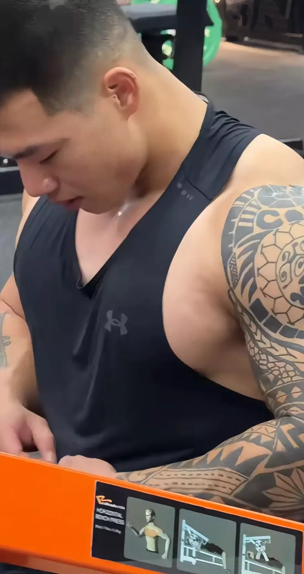 体育生蜂腰翘臀马达粗腿之间总有一股激情在涌动，随时等待喷发