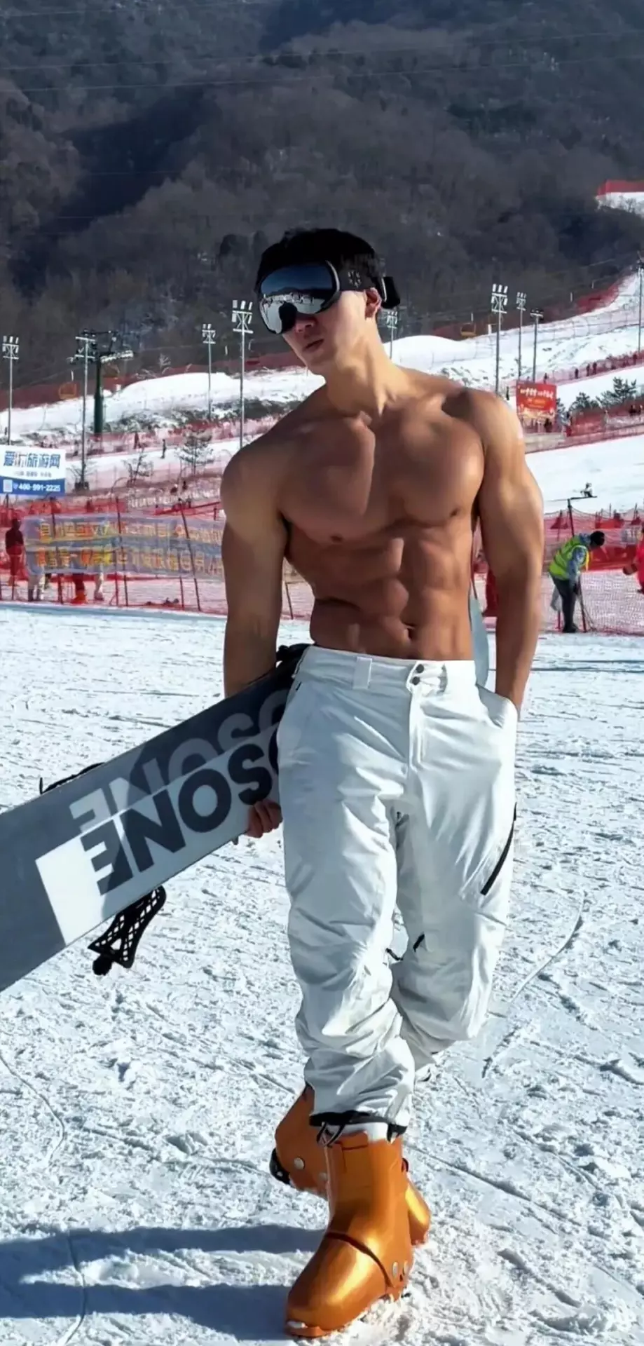 图片[17]-42岁爸爸带体育生儿子泡温泉，这画面……-潮男潮北-潮男潮北