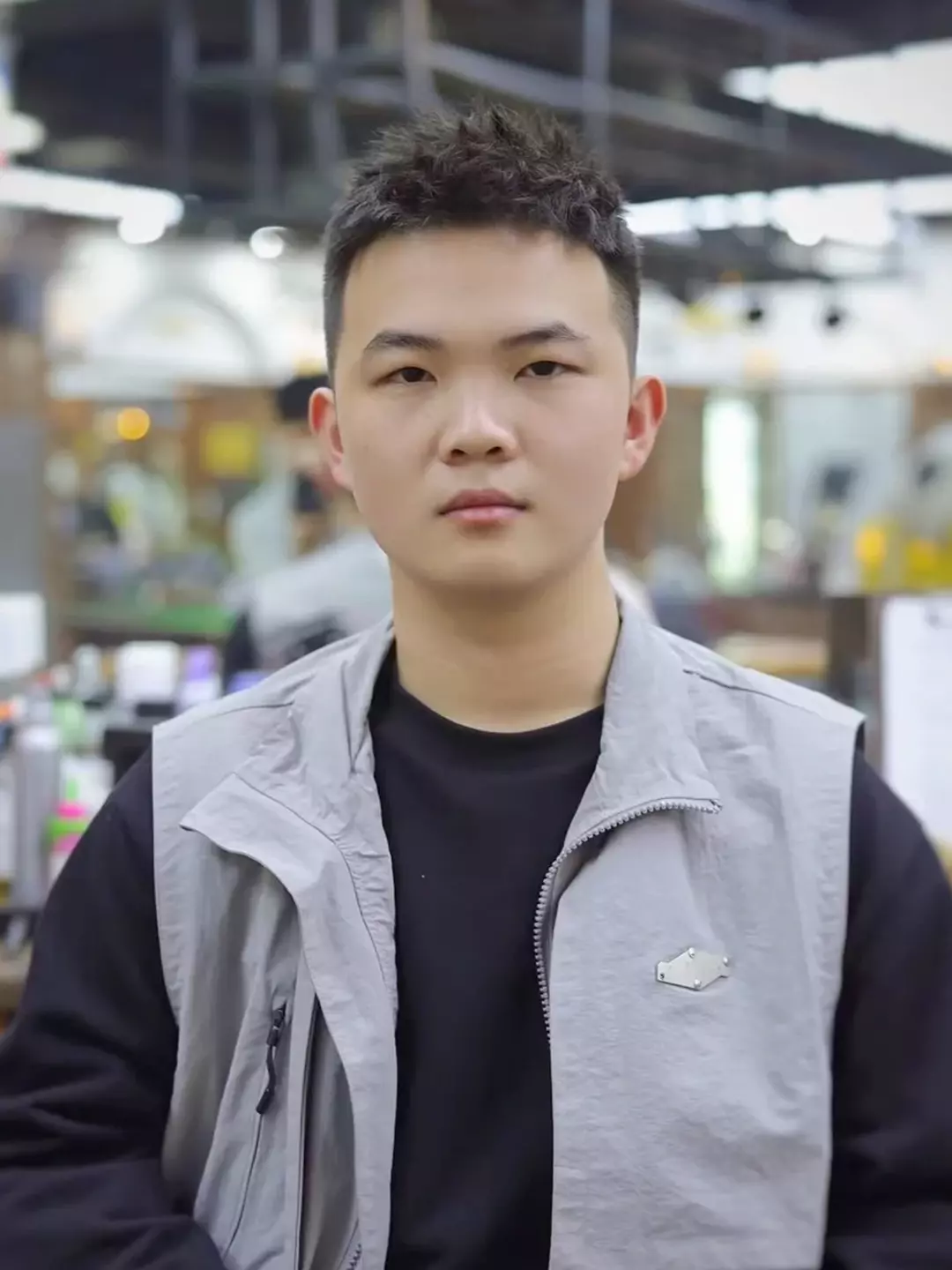 “两边剃短,中间不动”,2026男生潮流发型,剪这3款真的太帅了-小蓝短视频