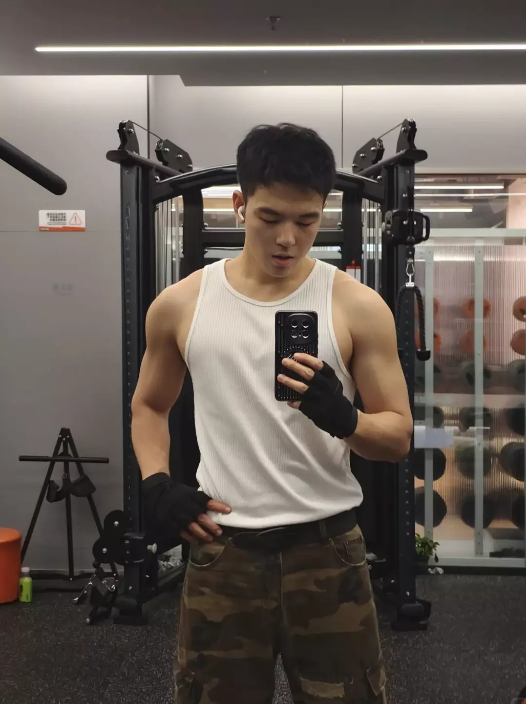 图片[6]-四年前“塌房”男艺人仝卓：转型当网红直播被质疑擦边？-小蓝短视频