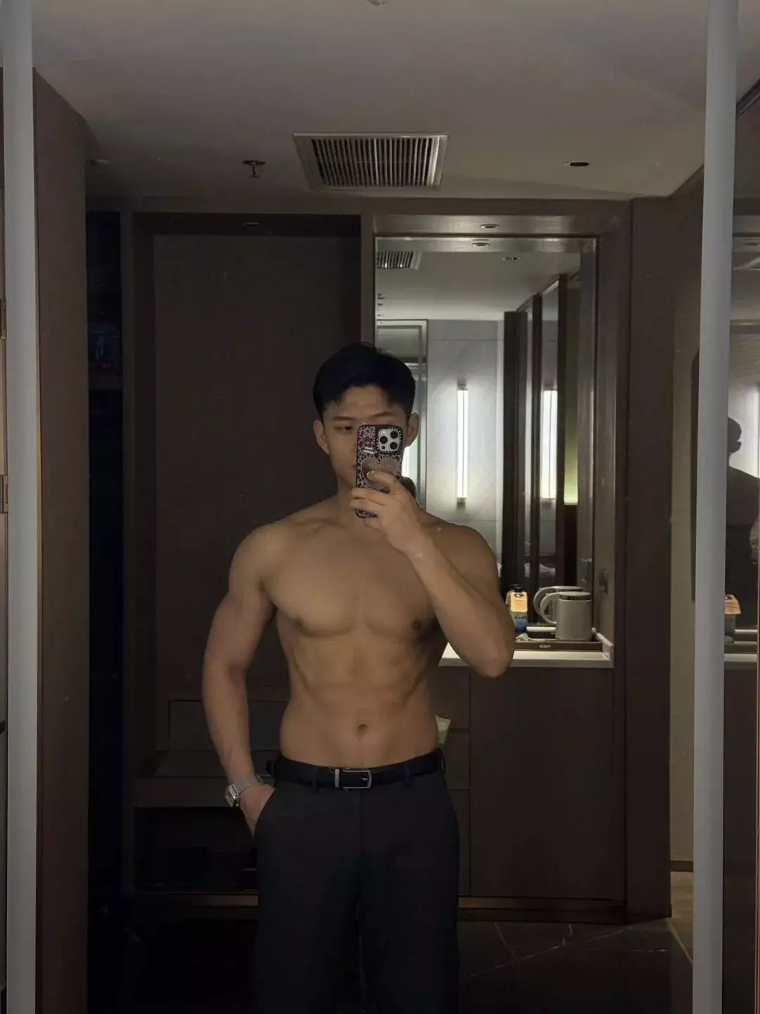 图片[14]-42岁爸爸带体育生儿子泡温泉，这画面……-潮男潮北-潮男潮北