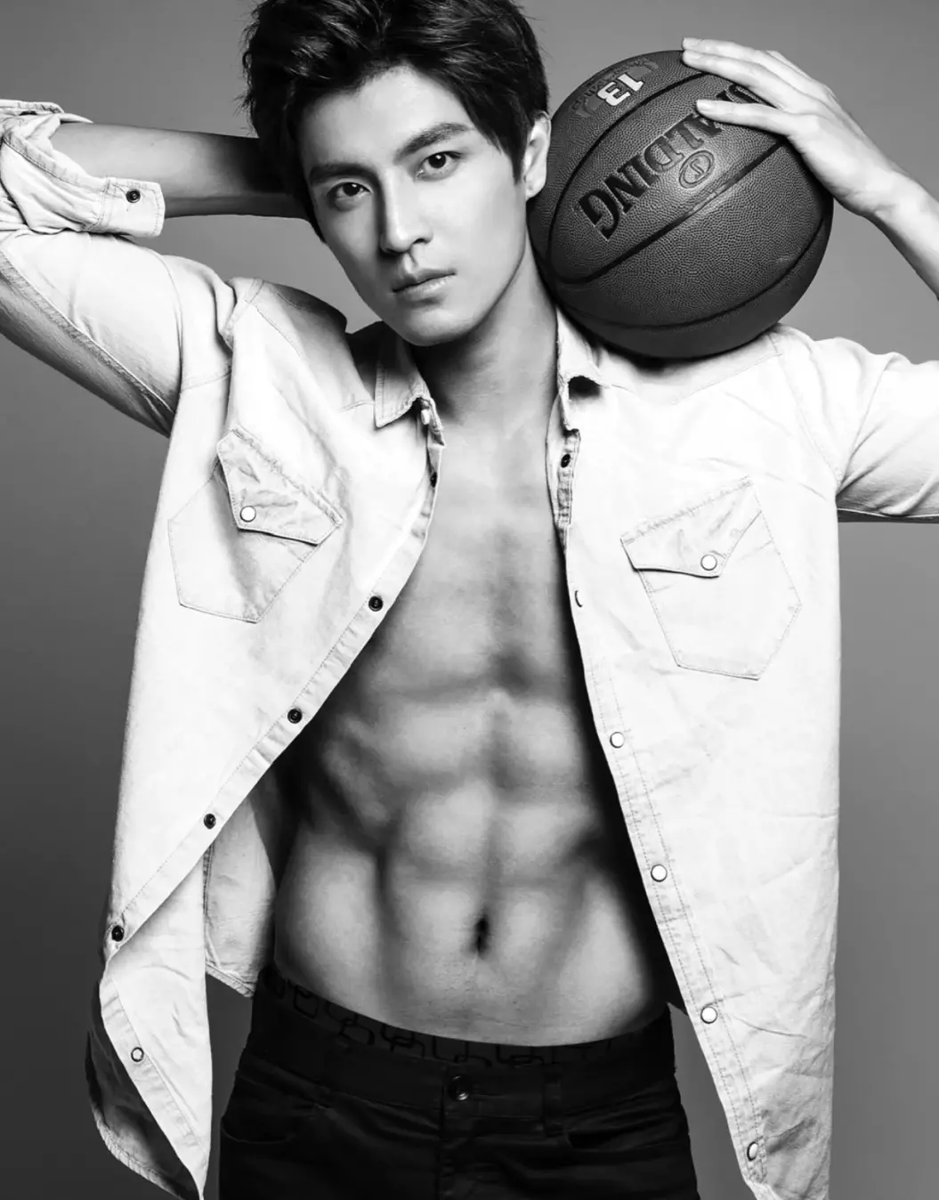 图片[3]-六年无戏可拍的他，退圈后疯狂“擦边”？-小蓝短视频