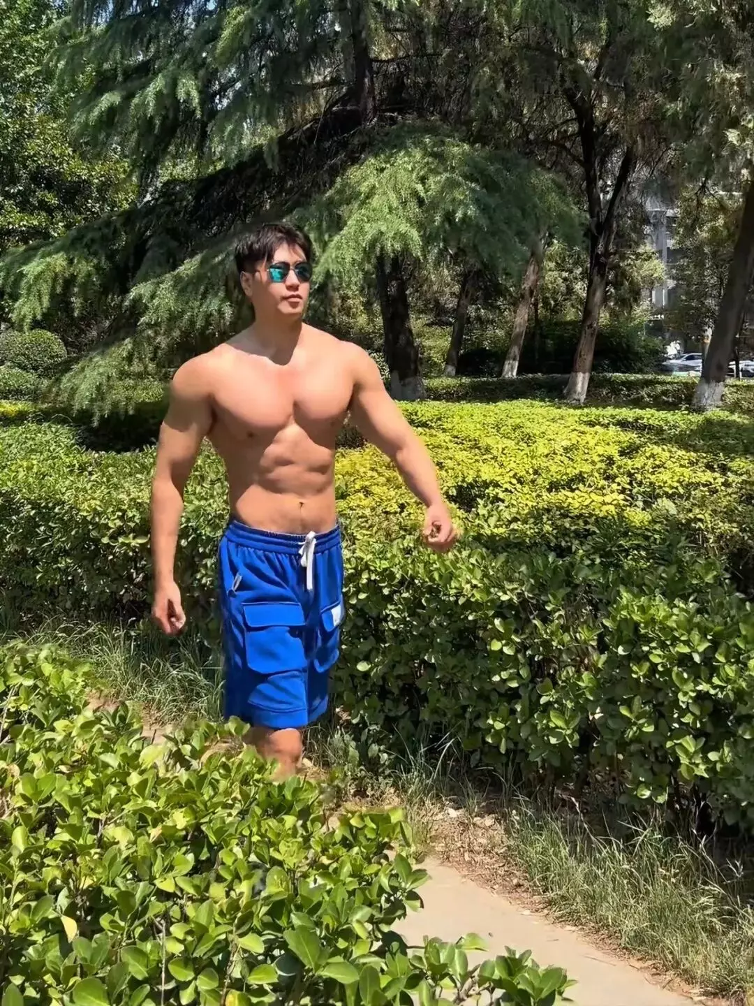 图片[20]-42岁爸爸带体育生儿子泡温泉，这画面……-潮男潮北-潮男潮北