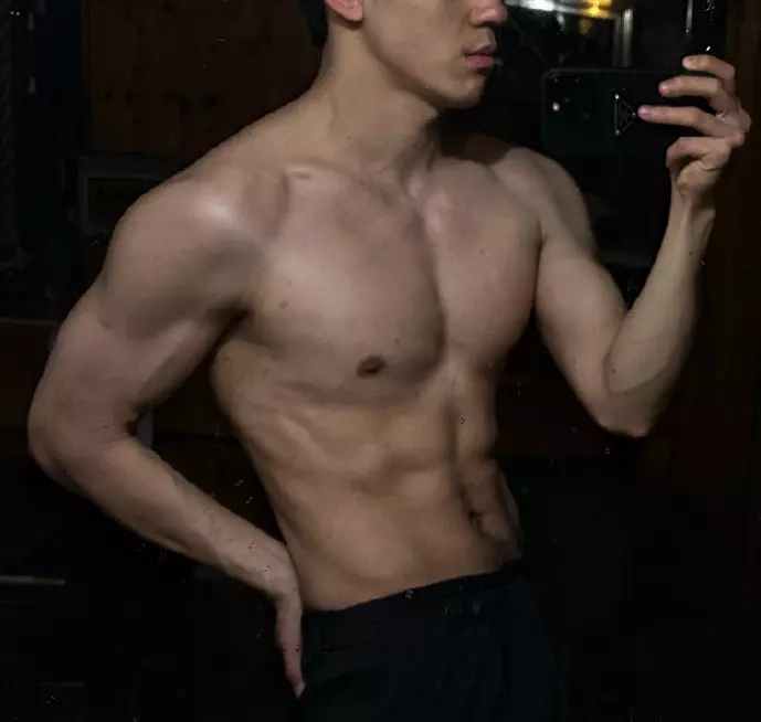 图片[10]-四年前“塌房”男艺人仝卓：转型当网红直播被质疑擦边？-小蓝短视频