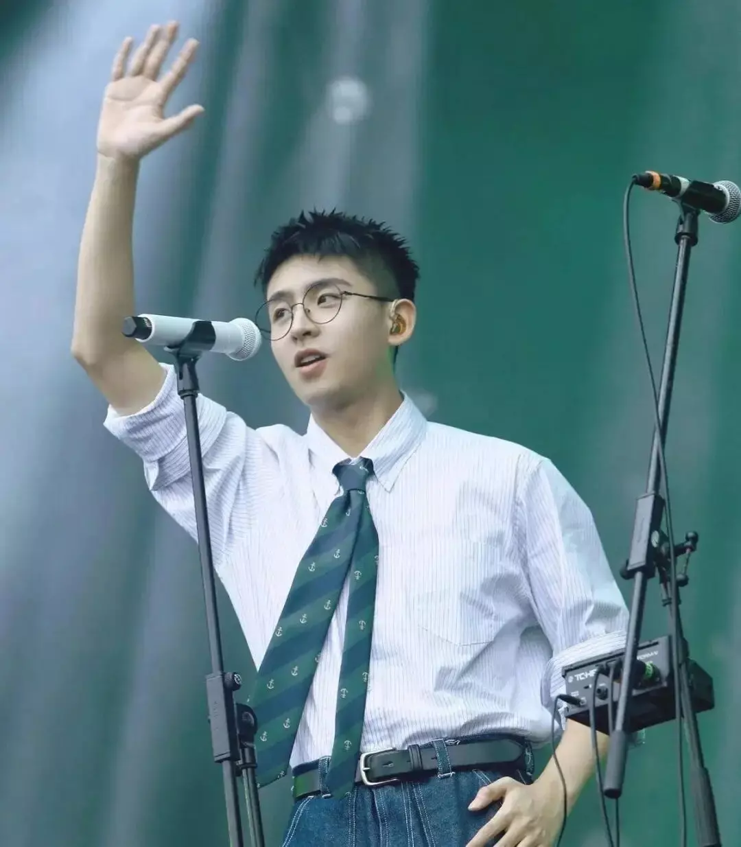 图片[6]-刷到焦迈奇吊威亚的照片！山东男人果然有实力！-小蓝短视频