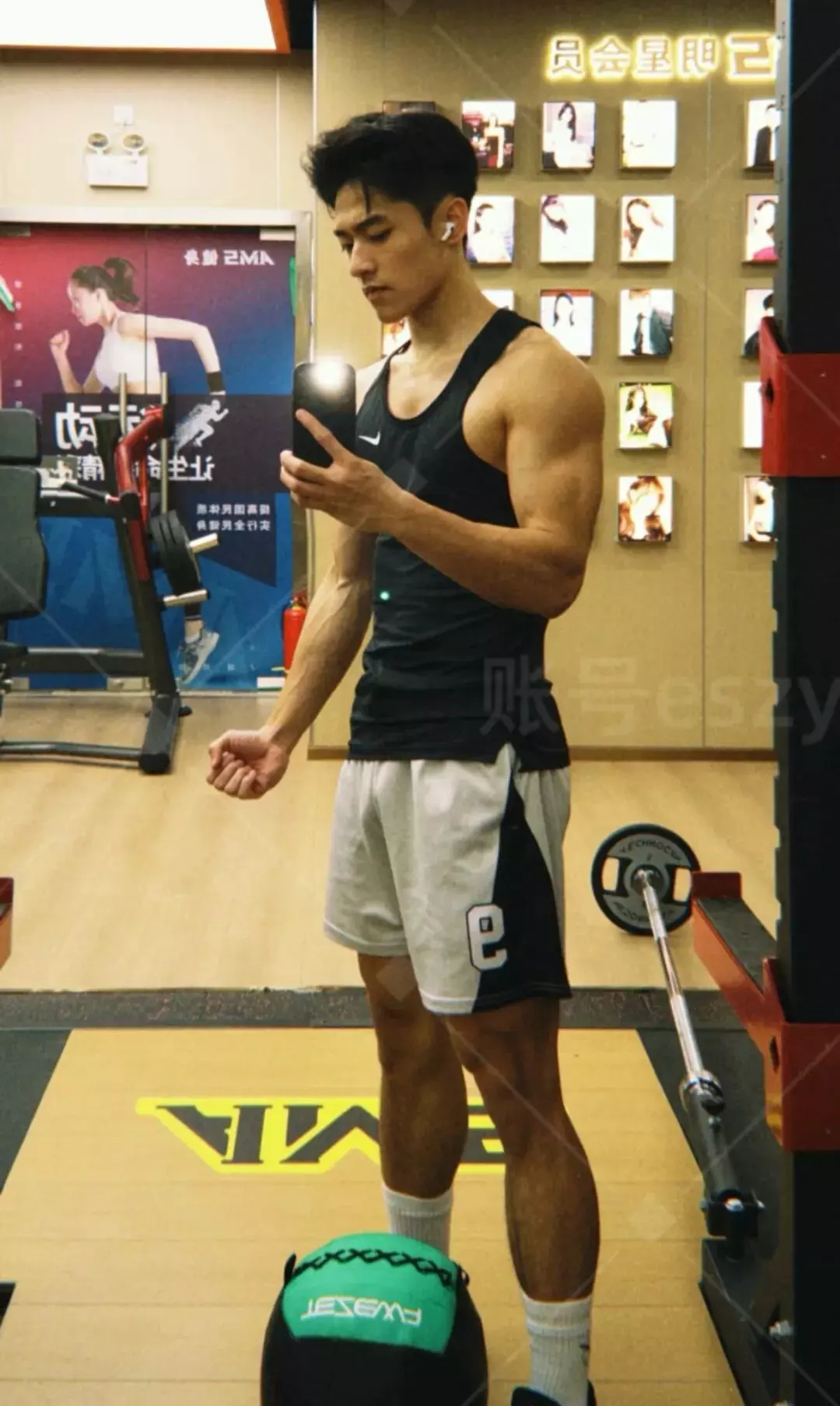 图片[11]-武汉187直男体育生为流量直男装gay？网友爆料他在推特爆火...-小蓝短视频