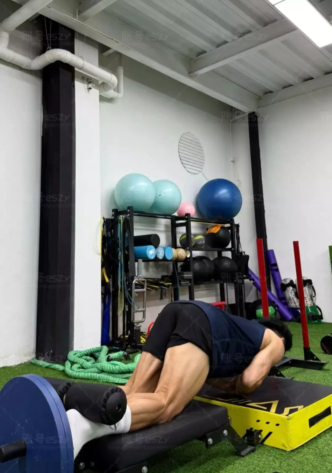 图片[5]-武汉187直男体育生为流量直男装gay？网友爆料他在推特爆火...-小蓝短视频