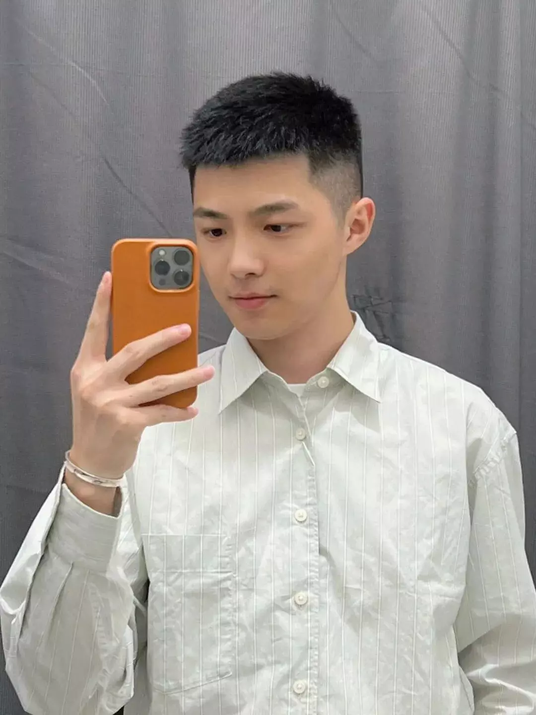 图片[3]-别再嫌弃“两边剃短”发型了！试试这3款，剪完让你帅得不费劲！-小蓝短视频