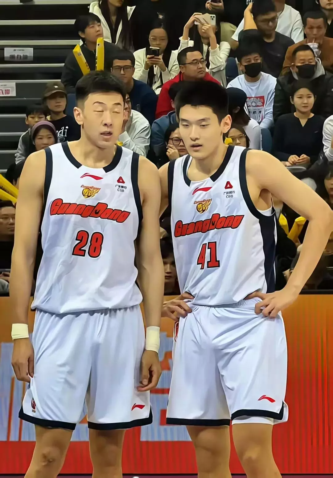 图片[5]-广东男篮王洪泽大长腿晃来晃去凸显实力！盯着看不够！-小蓝短视频