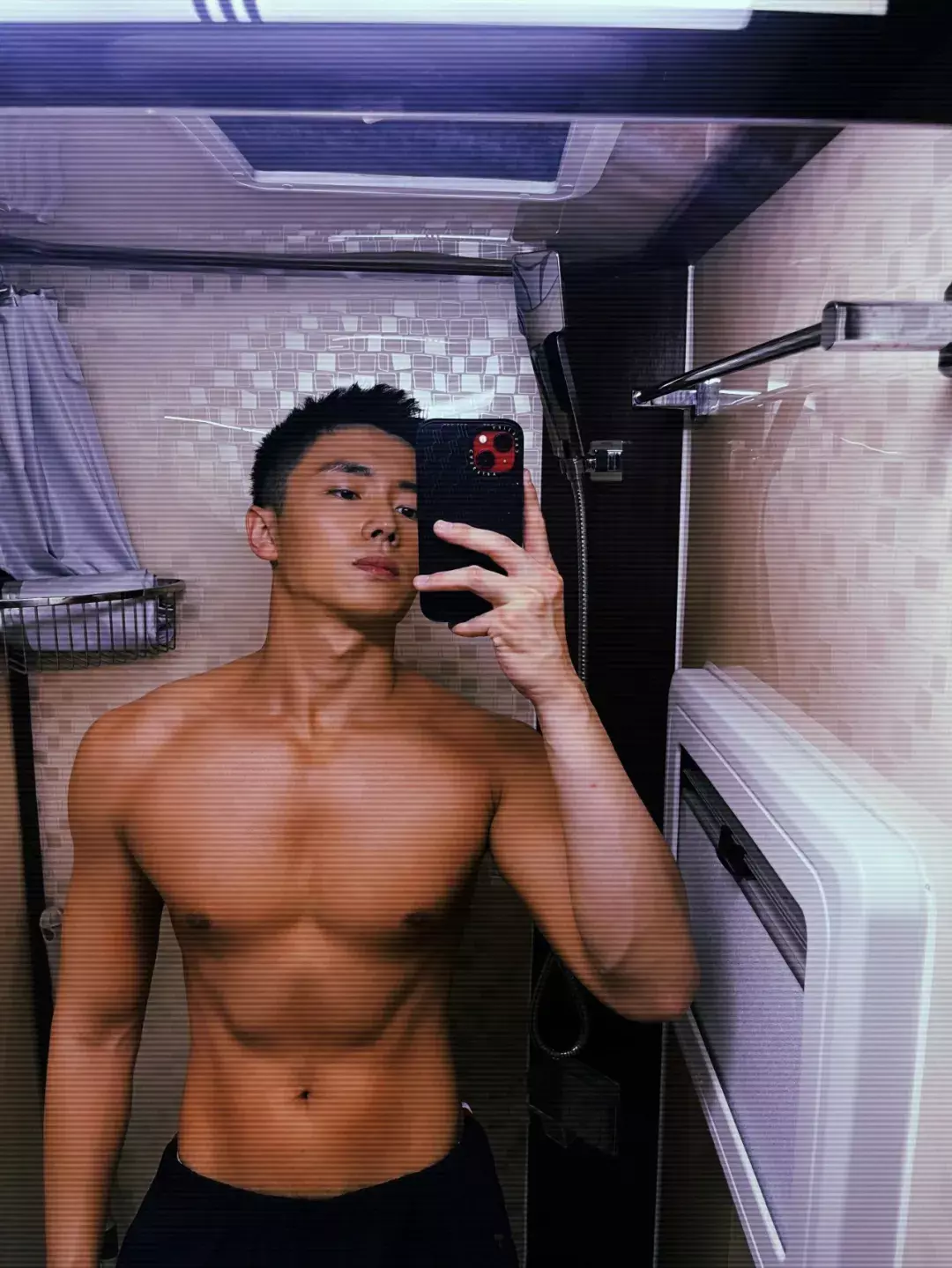 图片[9]-内娱新晋“男菩萨”：明明身材管理在线，却惨遭网友吐槽？-小蓝短视频