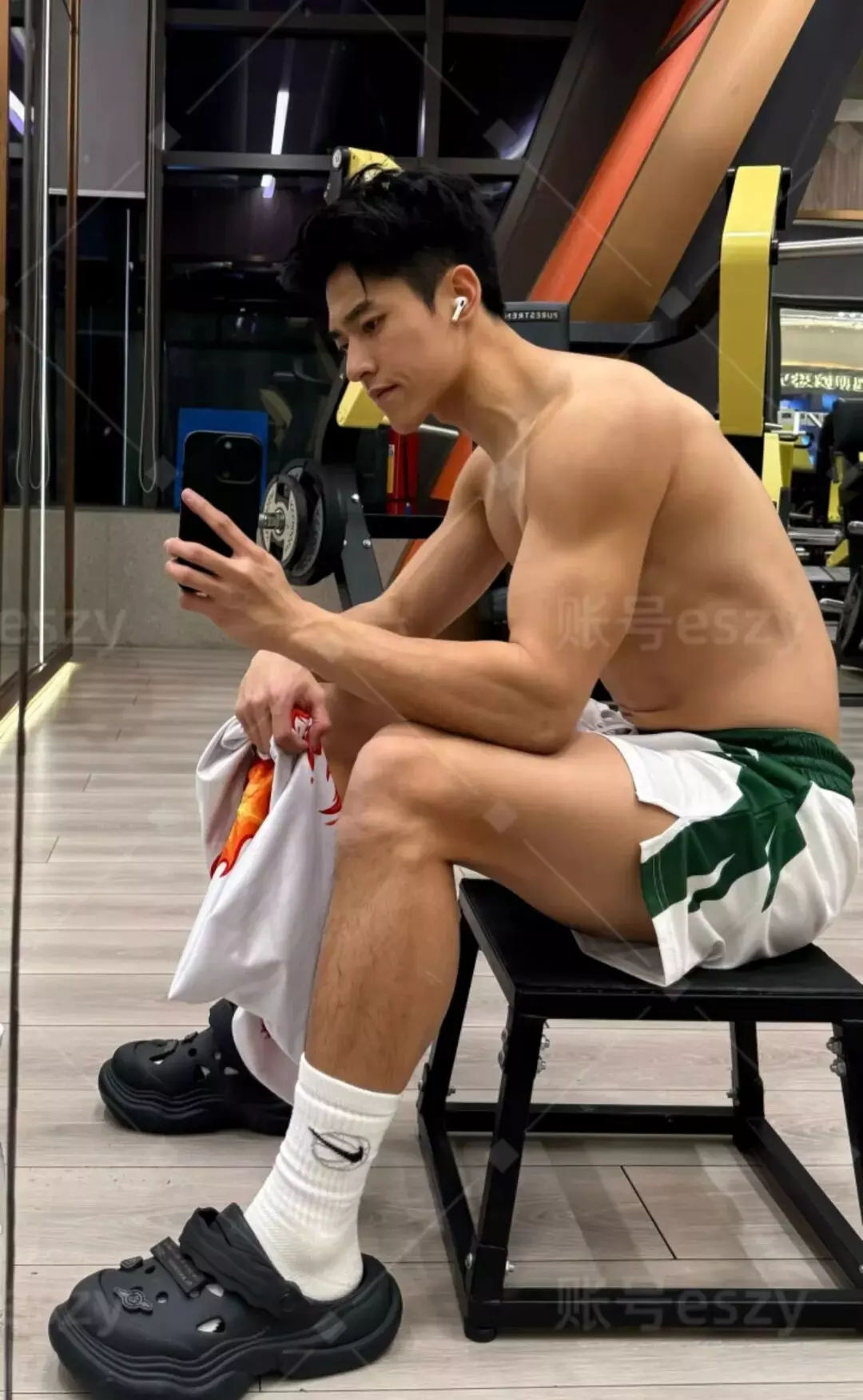 图片[12]-武汉187直男体育生为流量直男装gay？网友爆料他在推特爆火...-小蓝短视频