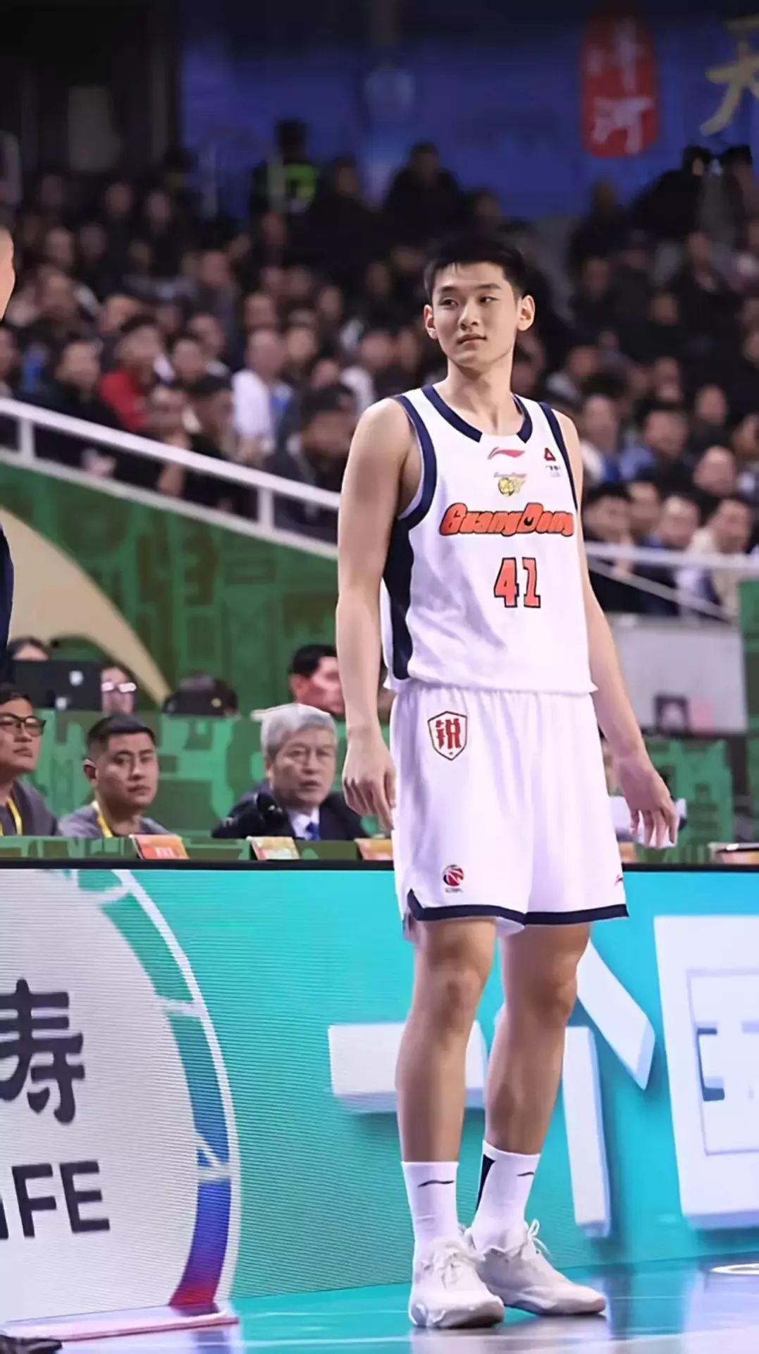 图片[12]-广东男篮王洪泽大长腿晃来晃去凸显实力！盯着看不够！-小蓝短视频