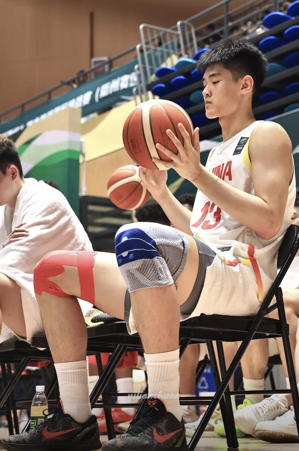 图片[14]-广东男篮王洪泽大长腿晃来晃去凸显实力！盯着看不够！-小蓝短视频