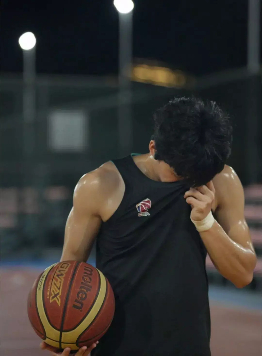 图片[7]-武汉187直男体育生为流量直男装gay？网友爆料他在推特爆火...-小蓝短视频