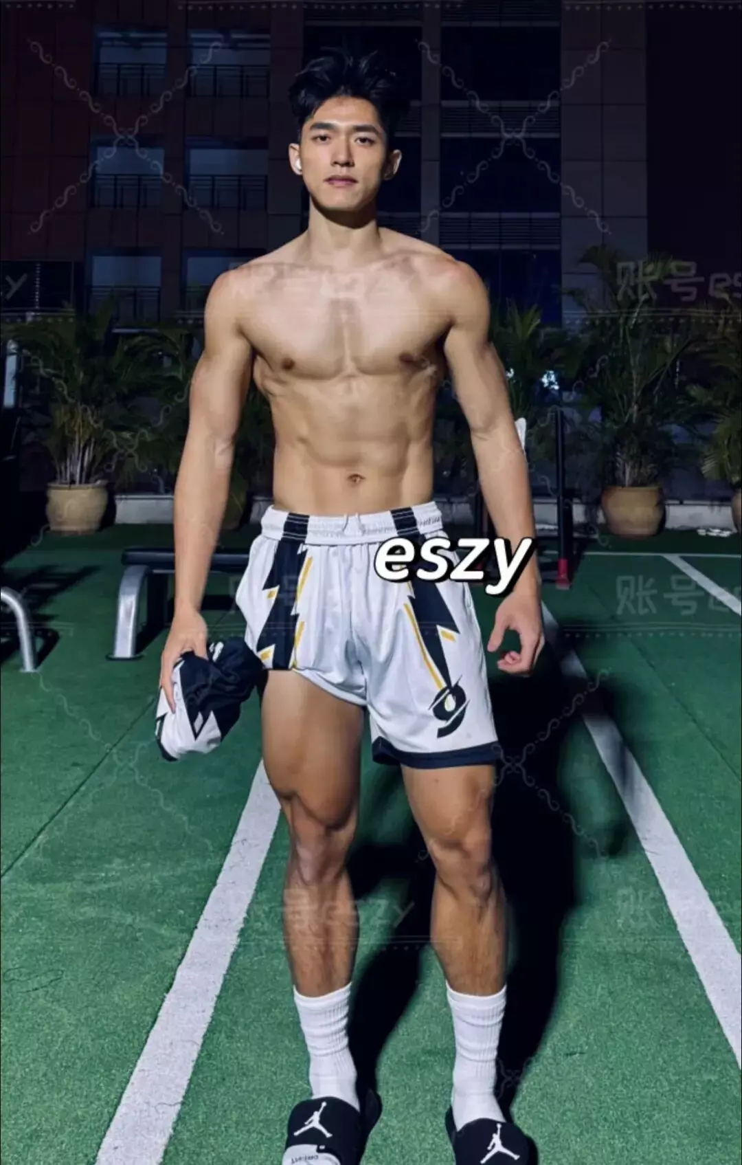 图片[4]-武汉187直男体育生为流量直男装gay？网友爆料他在推特爆火...-小蓝短视频