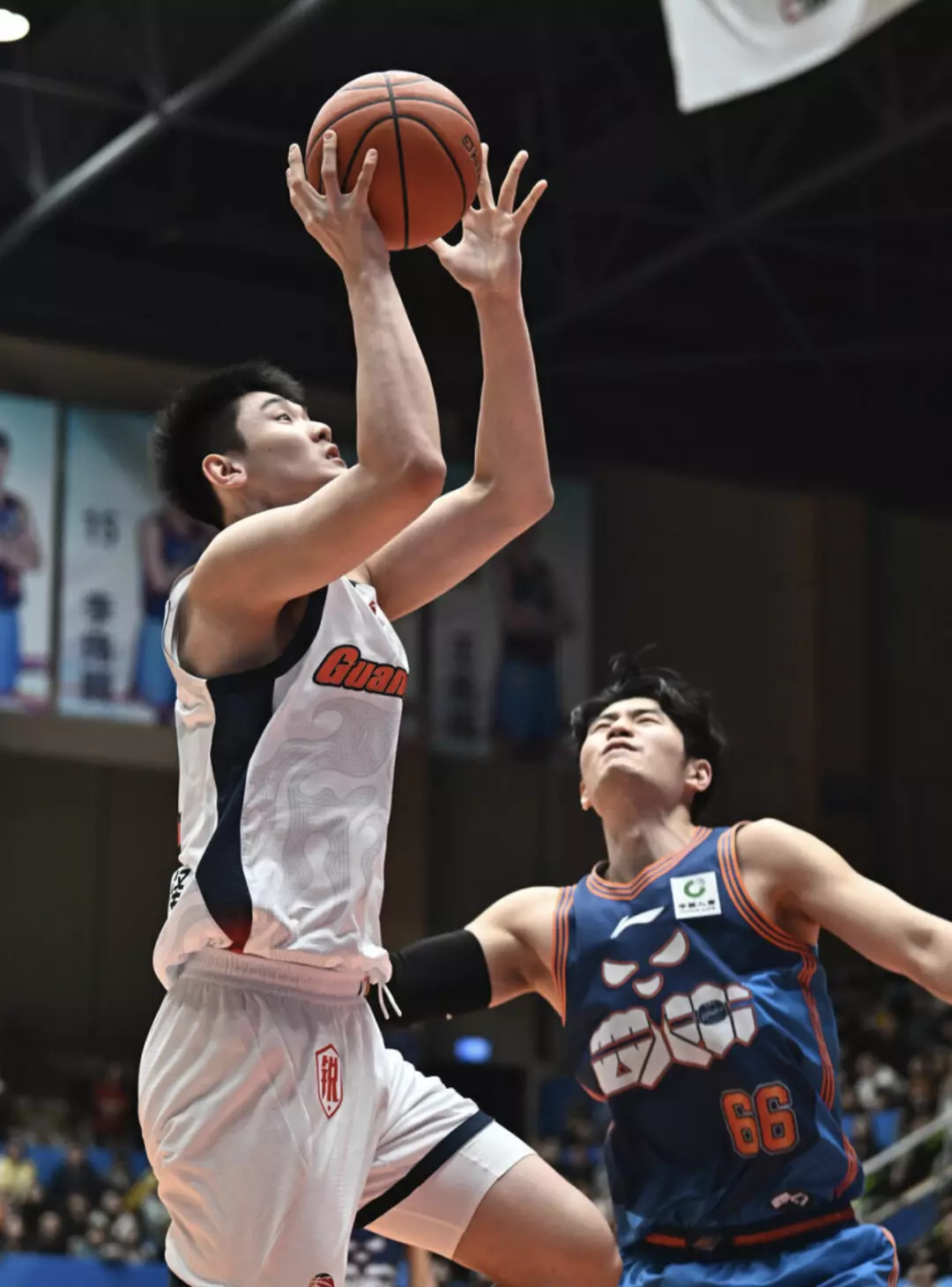 图片[13]-广东男篮王洪泽大长腿晃来晃去凸显实力！盯着看不够！-小蓝短视频