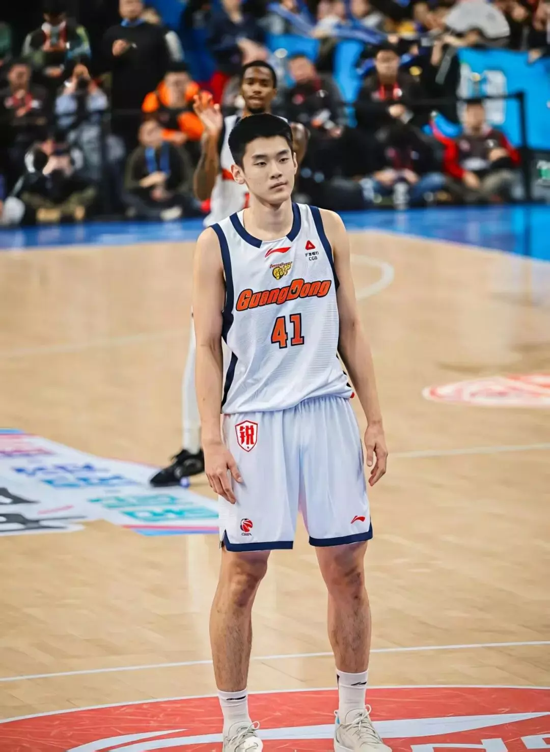 图片[10]-广东男篮王洪泽大长腿晃来晃去凸显实力！盯着看不够！-小蓝短视频
