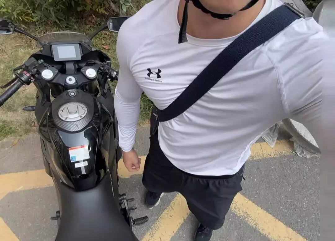 图片[11]-青岛189粗腿糙汉猛男被金主采访？这吃的也太好了....-小蓝短视频