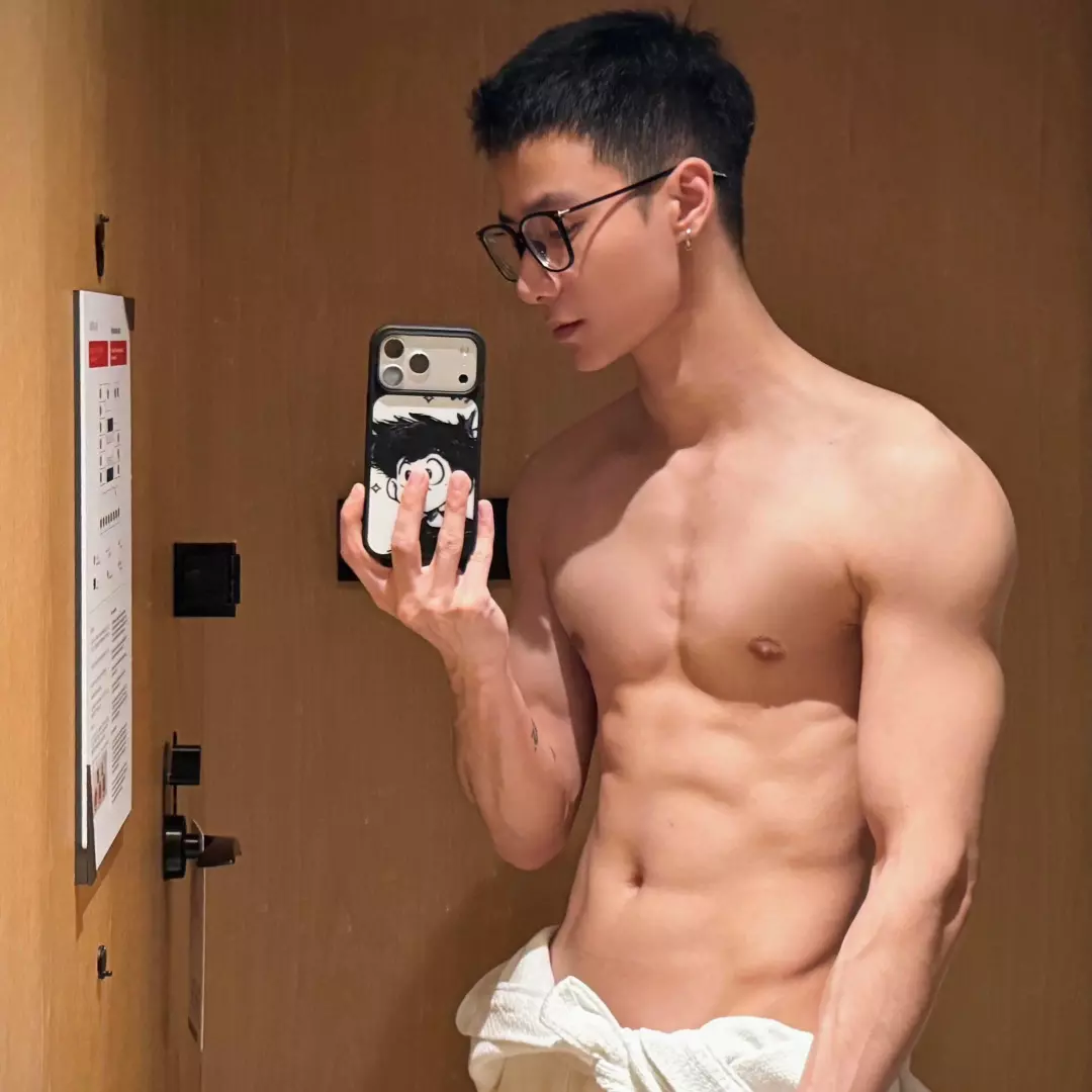 图片[3]-救命！这些肌肉帅哥，好看得要命 | 帅哥真人照片 | 男生头像-小蓝短视频