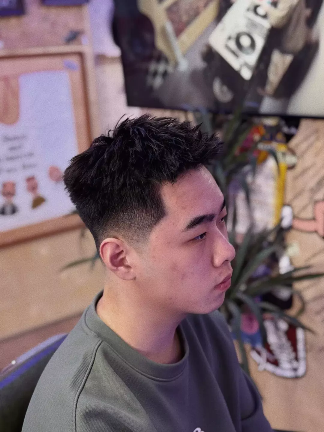男生“两边推短”发型干净帅气，下次去理发，照着剪就可以了！-潮男潮北