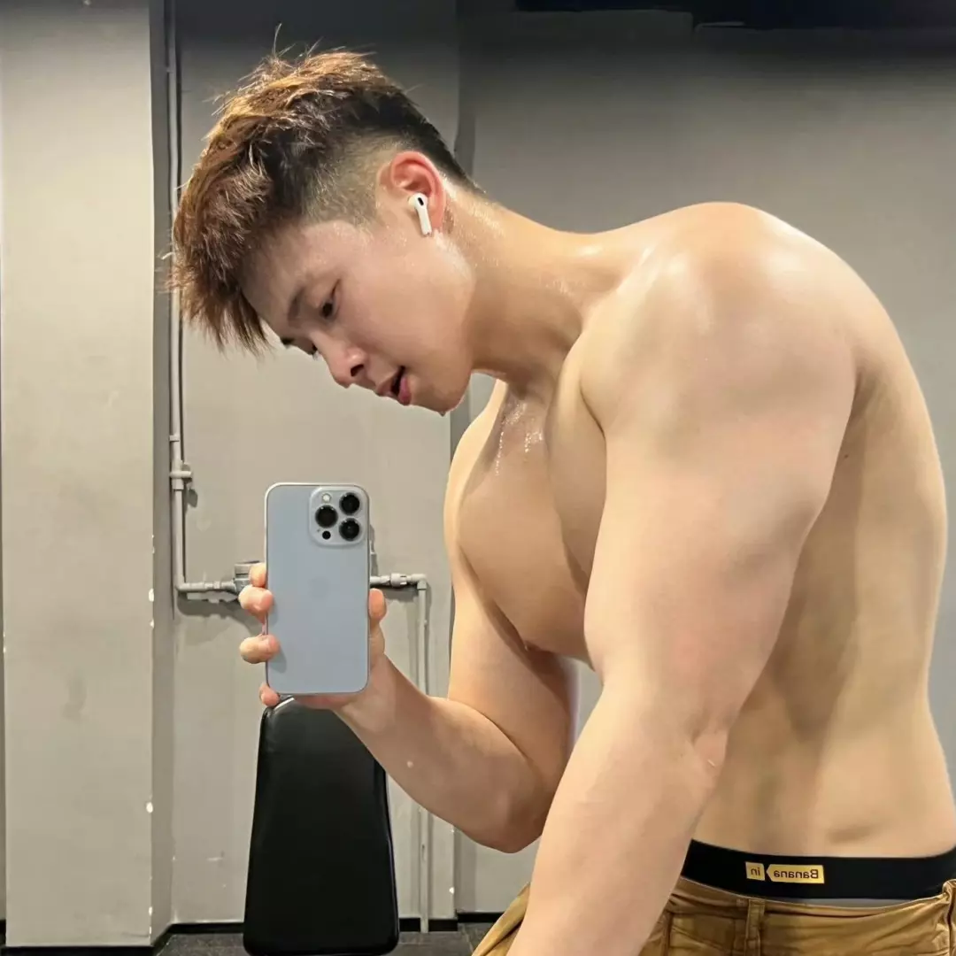 图片[6]-救命！这些肌肉帅哥，好看得要命 | 帅哥真人照片 | 男生头像-小蓝短视频