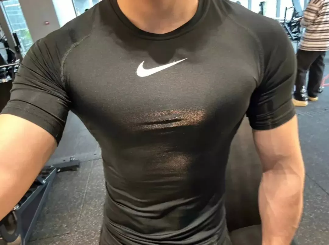 图片[5]-广东187白袜长腿男大，篮球场被男粉表白反差满满...-潮男潮北-潮男潮北