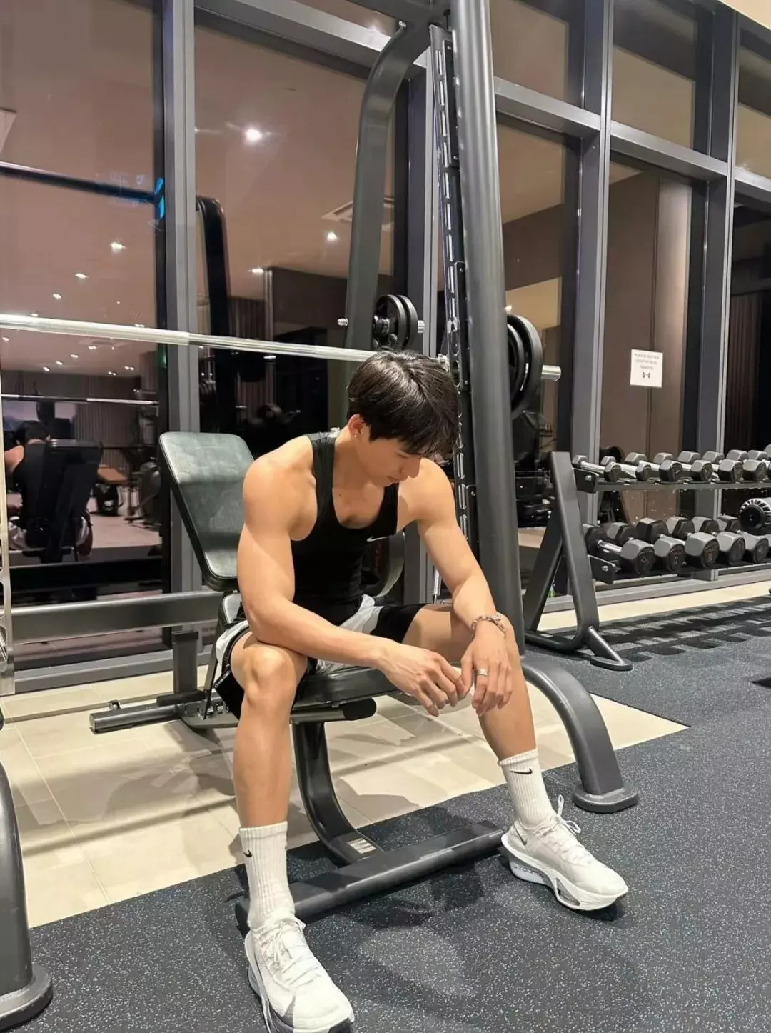 图片[3]-广东187白袜长腿男大，篮球场被男粉表白反差满满...-潮男潮北-潮男潮北